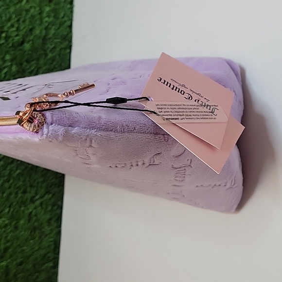 NWT JUICY COUTURE Travel Cosmetic Makeup Bag ,Wedge Pouch, Velour Lavender - Picture 9 of 17